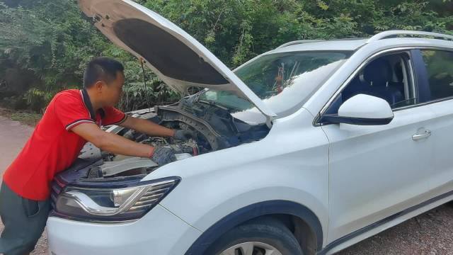 车子抛锚了打什么电话(车坏半路了怎么联系救援)