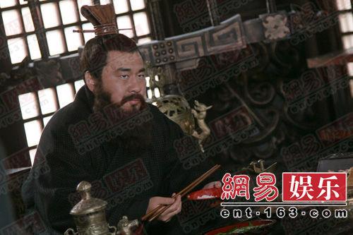 陈建斌三国演员表仁医胡佩兰演员表(陈建斌拍三国花絮)