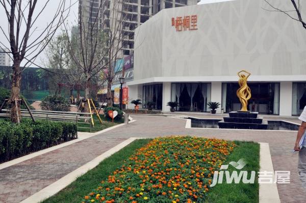 开封永威梅隆郡房价洛阳凯瑞梧桐里房价(开封四大街永威梅隆郡小区全景)
