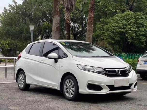 飞度汽车2023款自动(飞度汽车2023款自动挡油耗多少)
