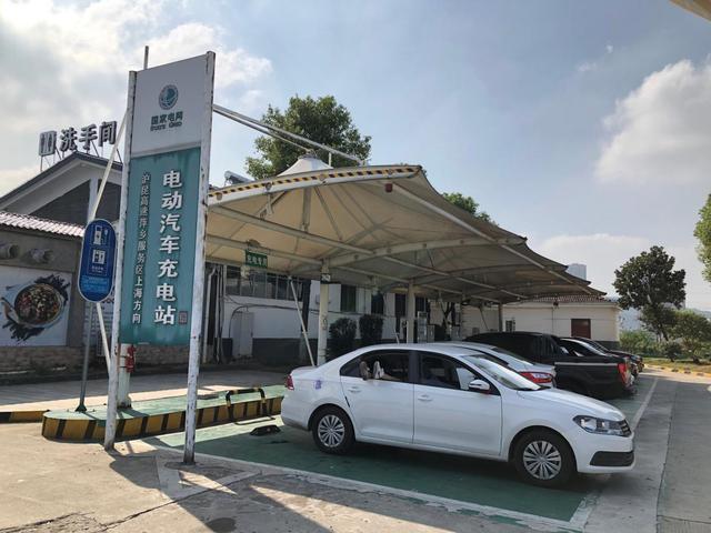 在服务区车没电了怎么办(在服务区车没电了可以找谁)