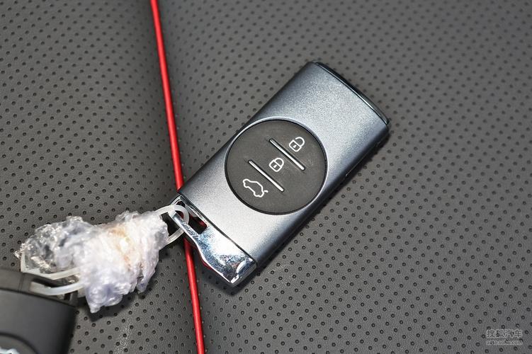 奇瑞瑞虎7报价多少钱科技感爆棚汽车钥匙(奇瑞瑞虎7遥控钥匙怎么打开换电池)
