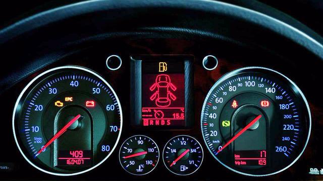 通过仪表盘怎么看什么车(怎么根据仪表盘看车型)