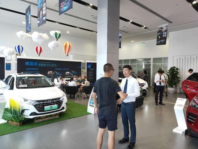比亚迪4s店试驾员工资怎么样(比亚迪试驾专员其实就是个打杂的)