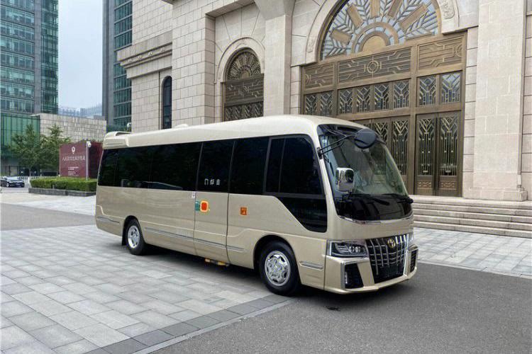 丰田考斯特商务车7座图片(丰田考斯特商务车7座图片大全)