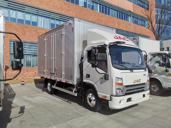 一汽佳宝最新报价万兴黑科技汽车(一汽佳宝怎么样口碑)