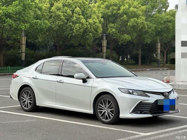 丰田凯美瑞2023款落地多少钱(丰田10万一15万轿车)