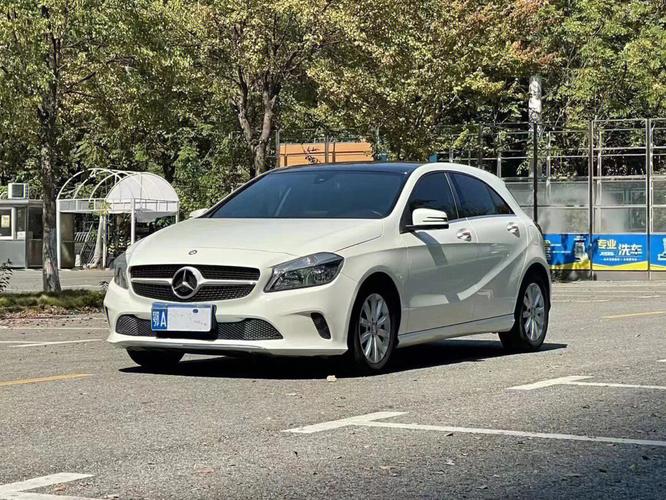 a180奔驰报价2015款科技感电动小汽车(奔驰a1802015款报价及图片)
