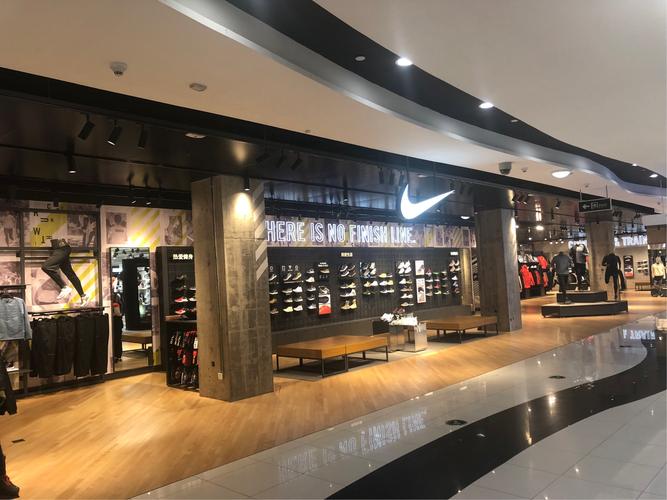 耐克店员工资待遇(耐克店员工资待遇高吗)