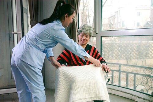 密云区医院护士待遇(密云医院护工多少钱一天)