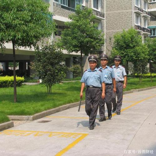 在政府里面当保安待遇怎么样(政府保安工资多少钱一个月)