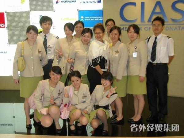 新加坡机场地勤工资待遇(新加坡机场保洁工图片)