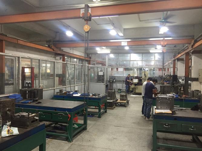 东莞模具师傅工资待遇怎么样(东莞模具技工招聘)