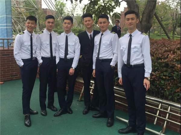 空少待遇(空少待遇多少一个月)
