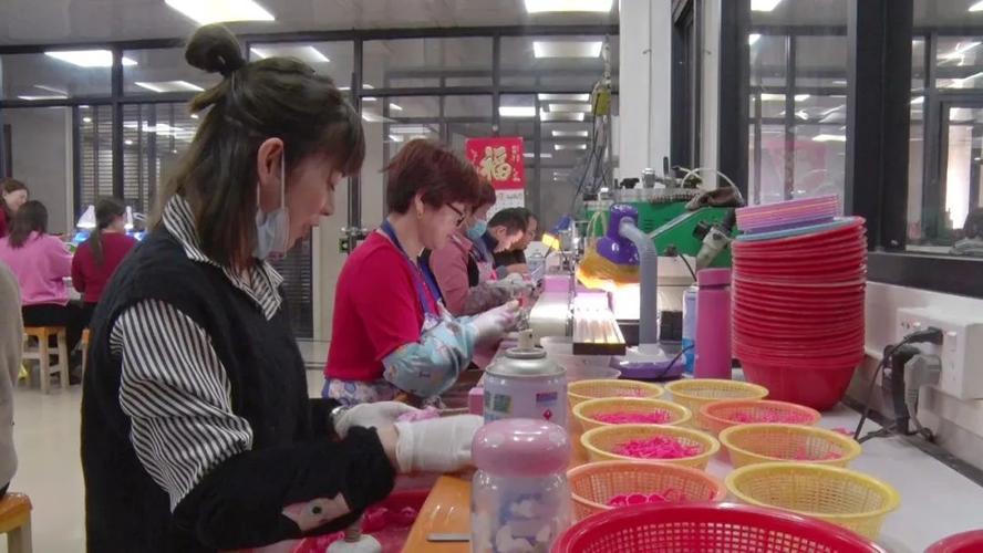 在金银珠宝首饰厂上班工资待遇(金银珠宝加工厂)