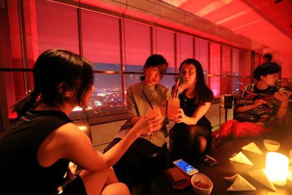夜吧待遇(酒吧夜班)