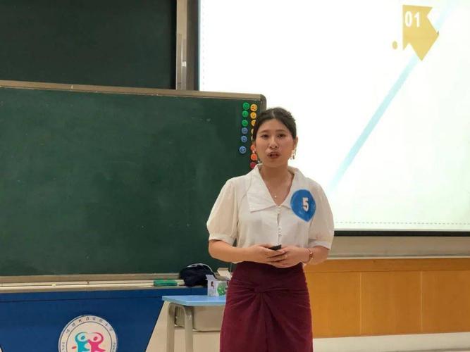 顺德区小学老师待遇(顺德公办教师待遇怎么样)