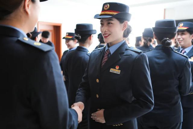 高铁员工有什么待遇(高铁正式员工工资待遇)