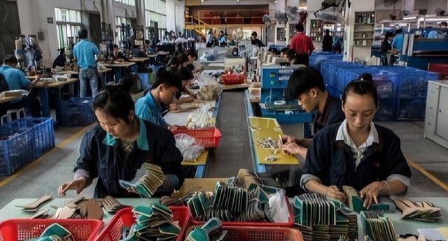中国去越南工资待遇(中国人在越南工作能拿多少钱人民币)
