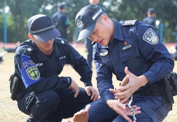哈密协警待遇(协警待遇2020)