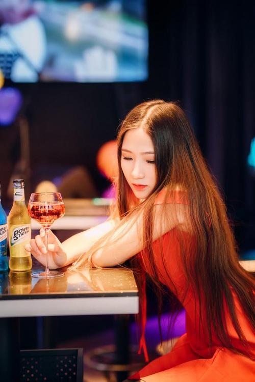 酒吧小蜜蜂薪资待遇(酒吧小蜜蜂工资)