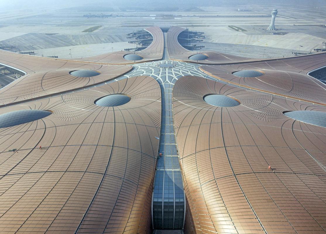 北京凤凰航空公司工资待遇(凤凰航空公司电话号码是多少)