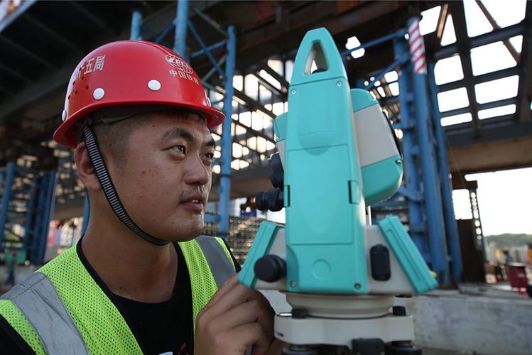 中铁测量施工待遇(现在中铁的测量员辛苦吗)