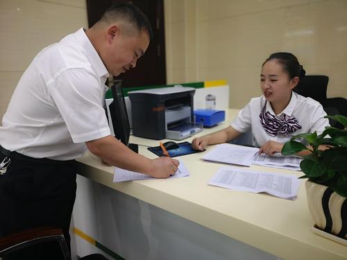 银行信贷专员待遇好么(银行信贷员好进吗)