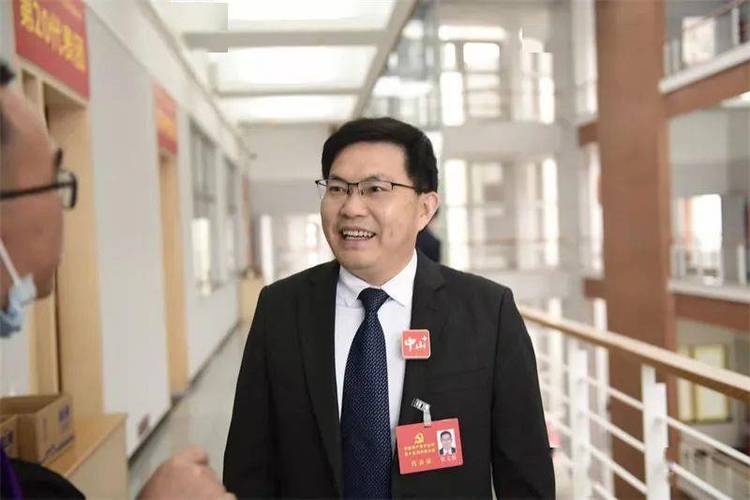镇党委书记工资待遇(镇党委书记工资待遇高吗)