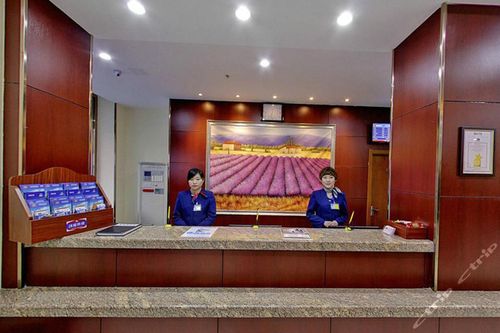 汉庭酒店前台待遇(汉庭酒店前台上班累吗)