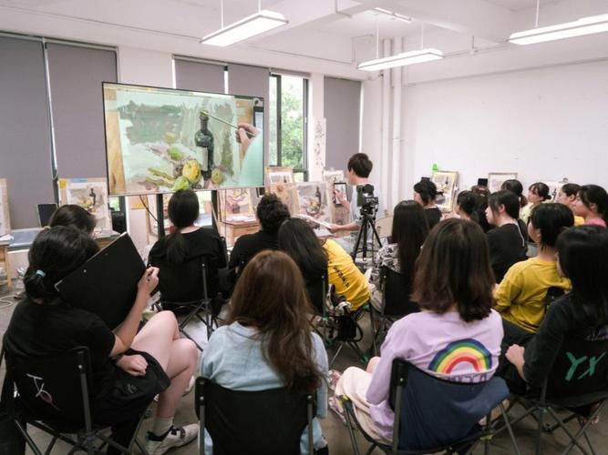 成都高中美术老师待遇(成都公立学校美术老师工资)