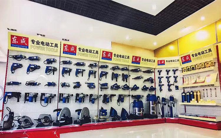 东城五金司机工资待遇(五金司机好干么)