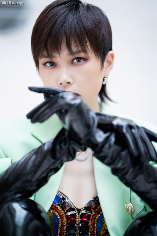 搜狐娱乐独家资讯李宇春-{下拉词