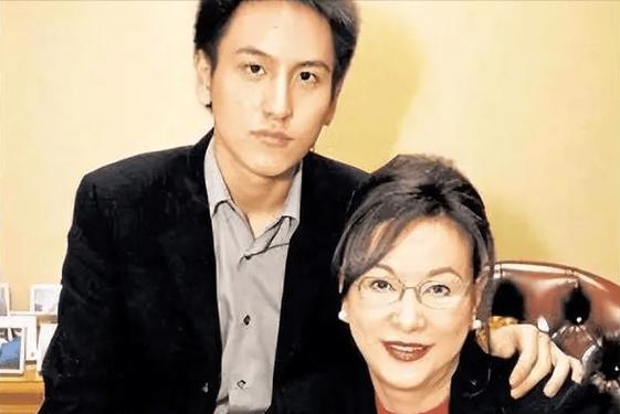 父亲过世后房产由母亲继承吗-{下拉词