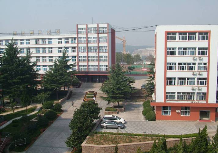青岛房产学校-{下拉词