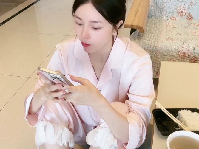 娱乐资讯君小妞日常(小君君的农村百家号)